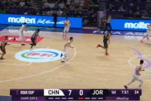 气势如虹！王俊杰底角三分命中 中国男篮开场10-0