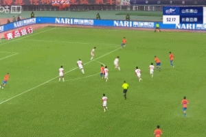 小角度凌空斩！陈蒲破门，泰山2-0领先亚泰！VAR确认进球有效！