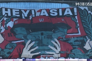 队史亚冠首秀！蓉城主场三块巨幅TIFO：三星堆、队徽、队史征程