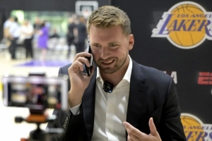 球探：东契奇看起来像18年刚进NBA时的样子 我路过竟没认出来👀