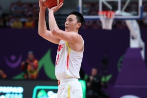 😶全场梦游！胡明轩7中0未取分&仅得1板3助 三分5中0&正负值-11