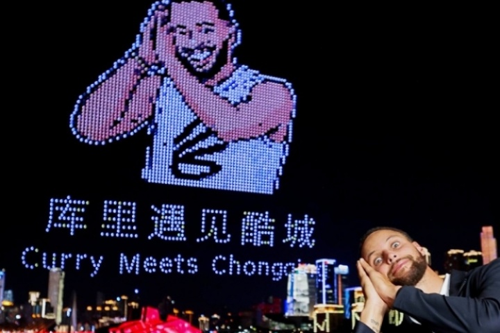 库里发推回顾重庆首日：重庆你燃爆全场🔥这趟旅程注定让人难忘