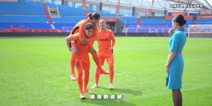 整活儿😂玉昆球员与昆明航空空乘合拍乘机安全须知创意广告
