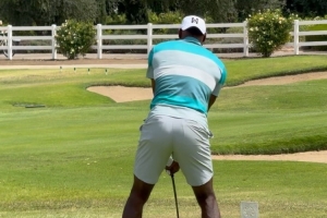 乐福更新度假动态：詹姆斯打高尔夫 挥杆后兴奋大喊🏌🏾