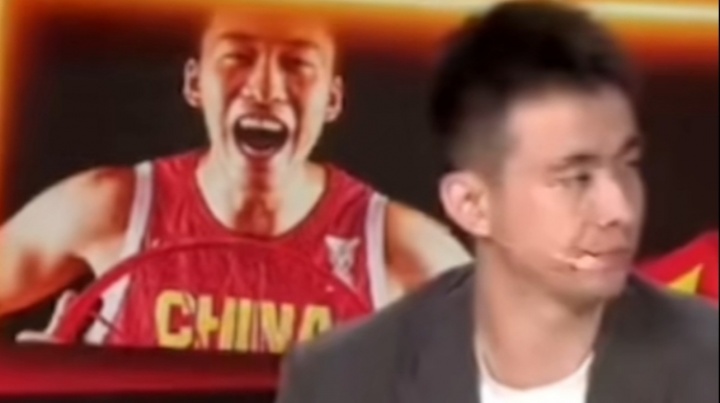 苏群解说：这支男篮跟以前对比进攻质量提高了 赵继伟全程黑脸