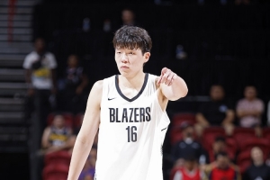 媒体人：没有大牌球星想来开拓者队 只能自己选秀培养别无他法