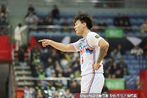 媒体人:很多人不理解 但新疆可能认为是用赵睿换丰厚筹码的好机会
