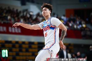 媒体人：北京有三个顶薪用C类合同拿下赵睿 有钱真的能为所欲为啊