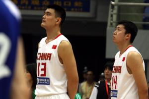 杨毅：以前中国男篮冲突打架 除了姚明/王治郅不上其他10个人全上